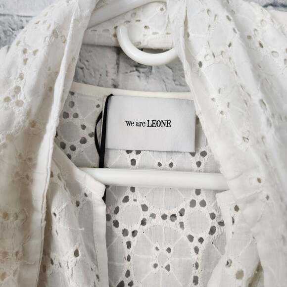 We are Leone eyelet sleeveless ruffle card Sz S/M belted white coverup kimono - Picture 2 of 7